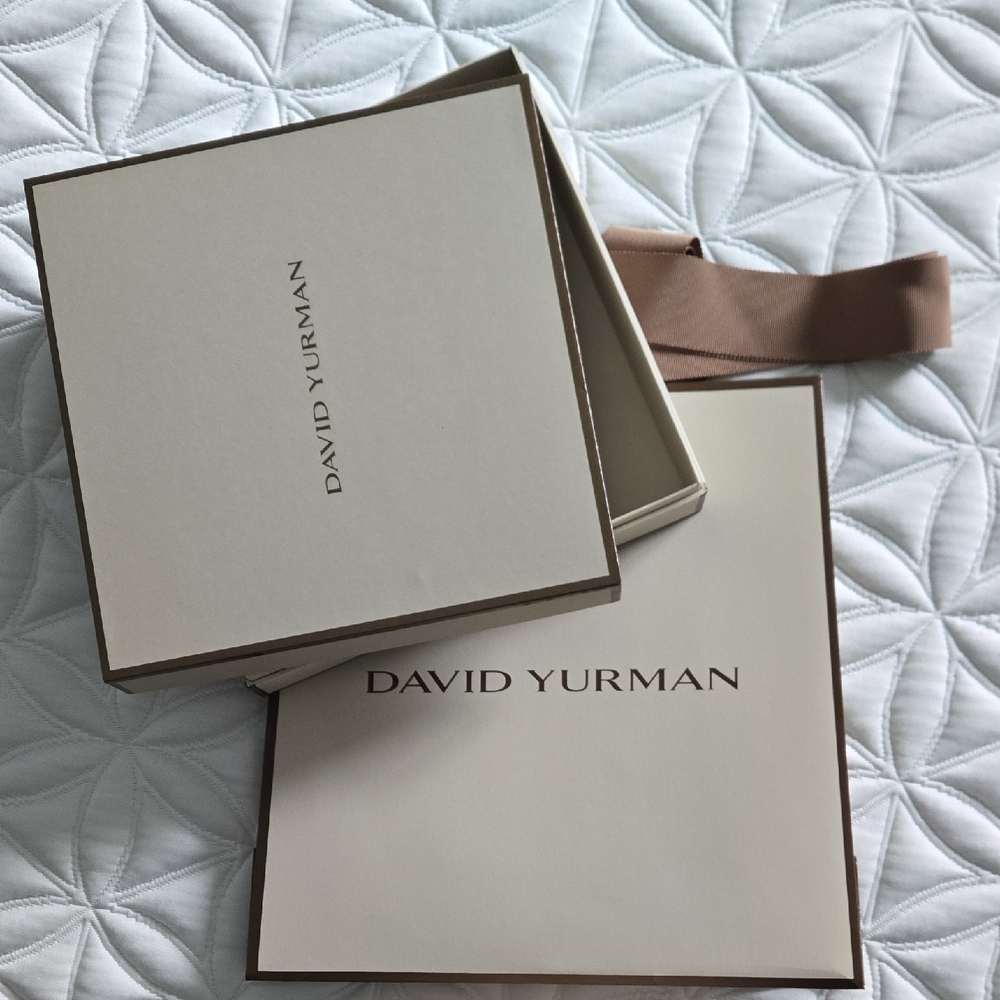 David Yurman Cream and Brown Large Box Set With Cleaning cloth And Luxury Pouch